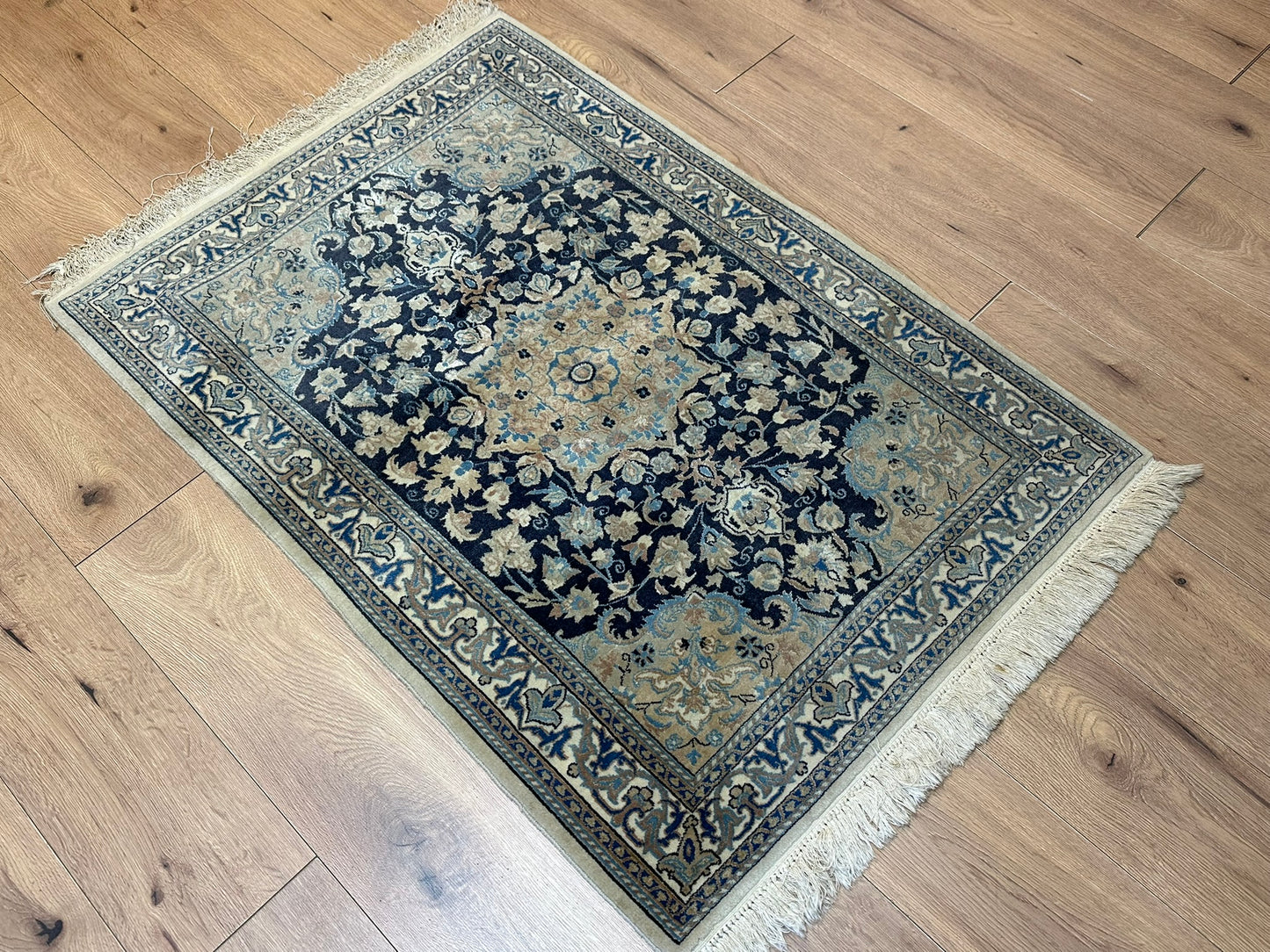 Orientteppich handgeknüpft 124x87 cm Nain mit Seide