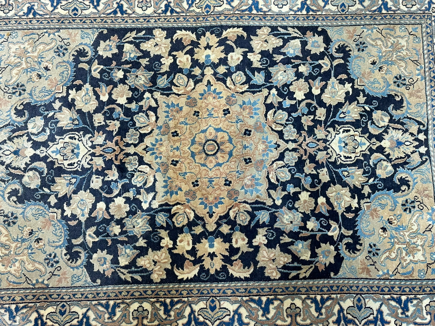 Orientteppich handgeknüpft 124x87 cm Nain mit Seide