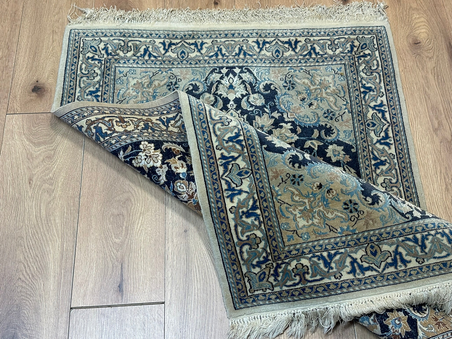 Orientteppich handgeknüpft 124x87 cm Nain mit Seide