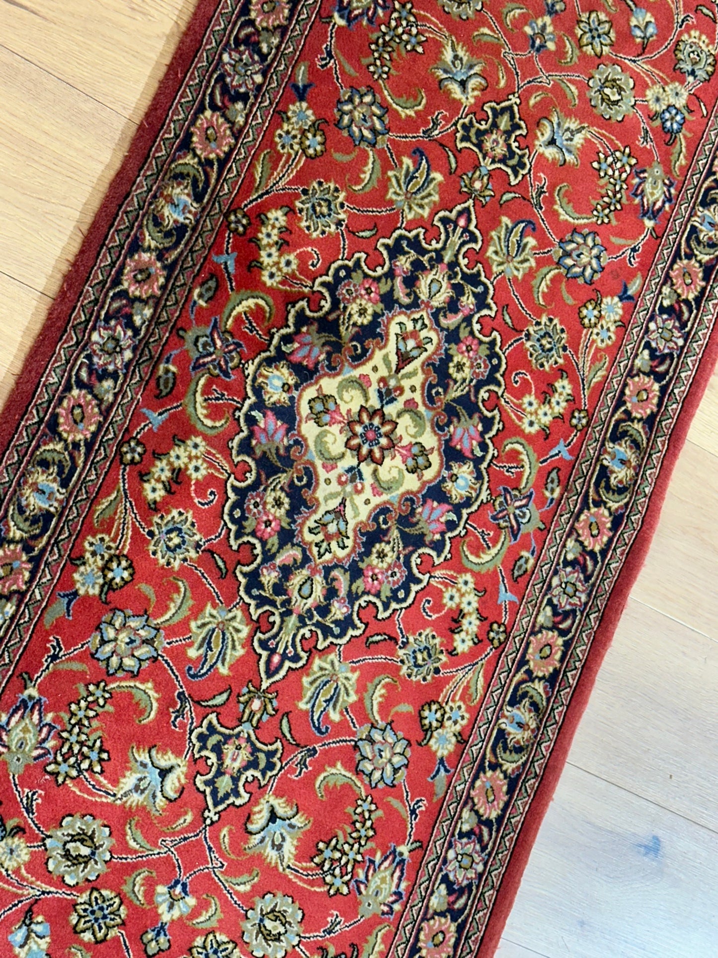 Orientteppich handgeknüpft Ghom Korkwolle 205x70 cm