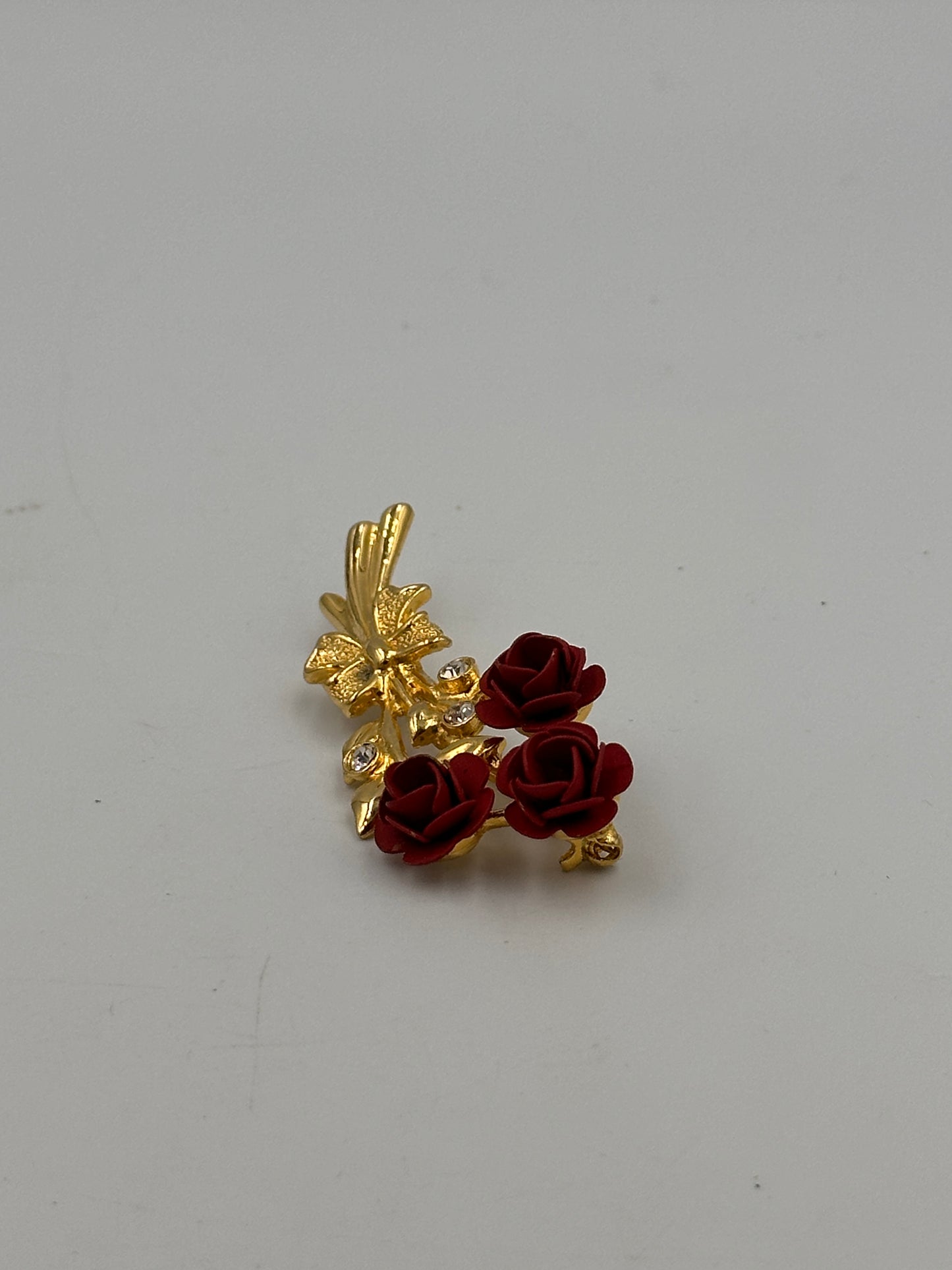 c.1980s Rote Rosen-Blumenstrauß-Brosche - Vergoldet mit Strass Steinen