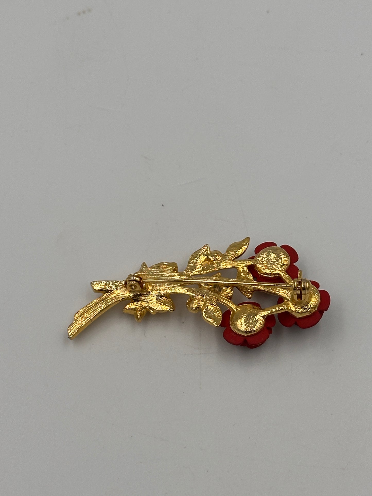 c.1980s Rote Rosen-Blumenstrauß-Brosche - Vergoldet mit Strass Steinen