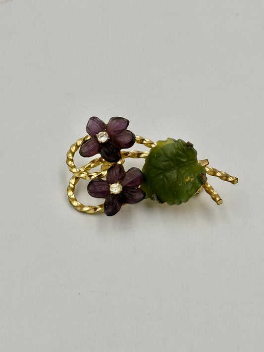 Veilchen Brosche mit Amethyst und Nephrit-Jade, verziert mit Zirkonia-Steinen