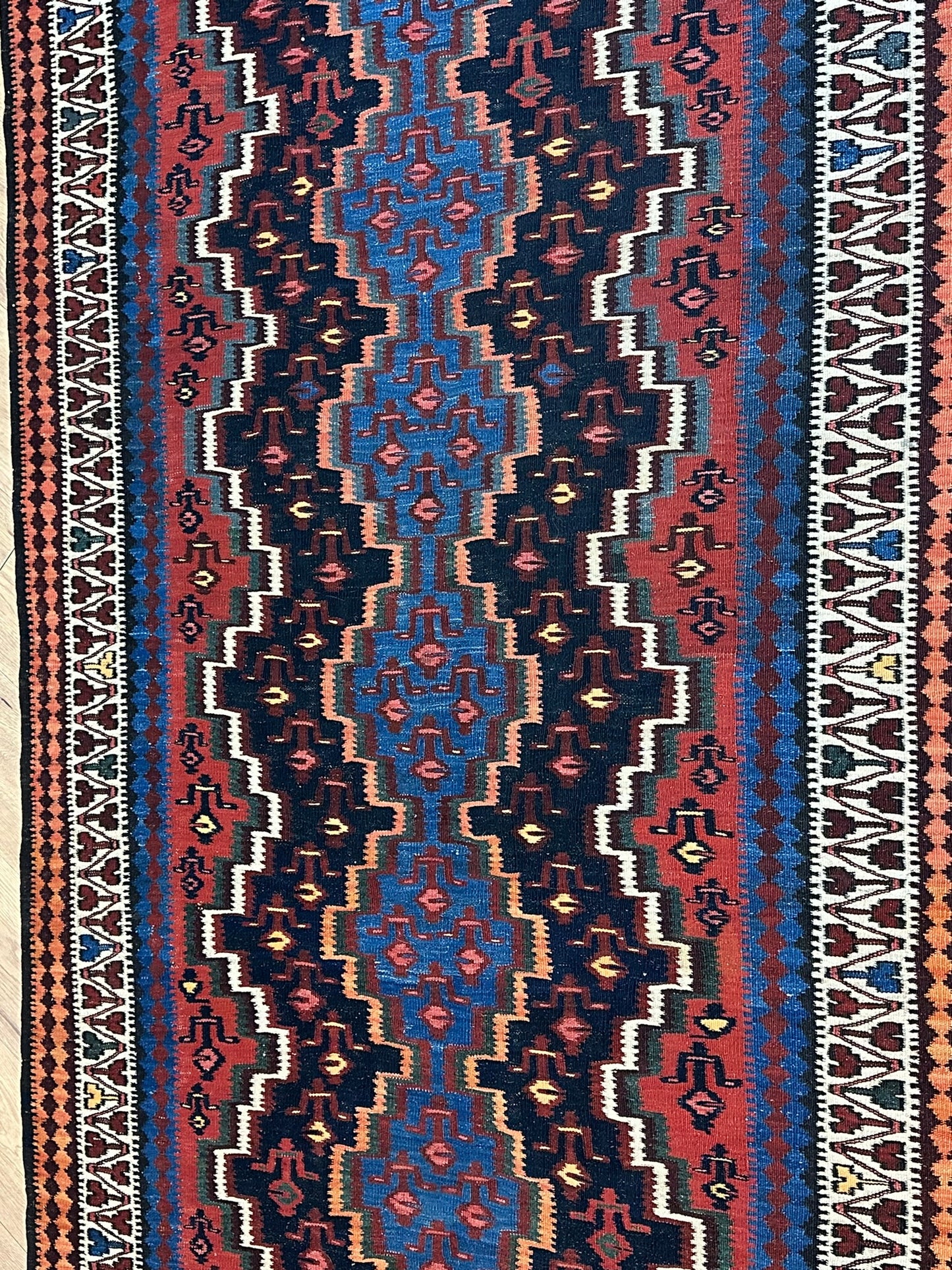 Orientteppich handgeknüpft 387x124 cm Kelim Sumack Antik