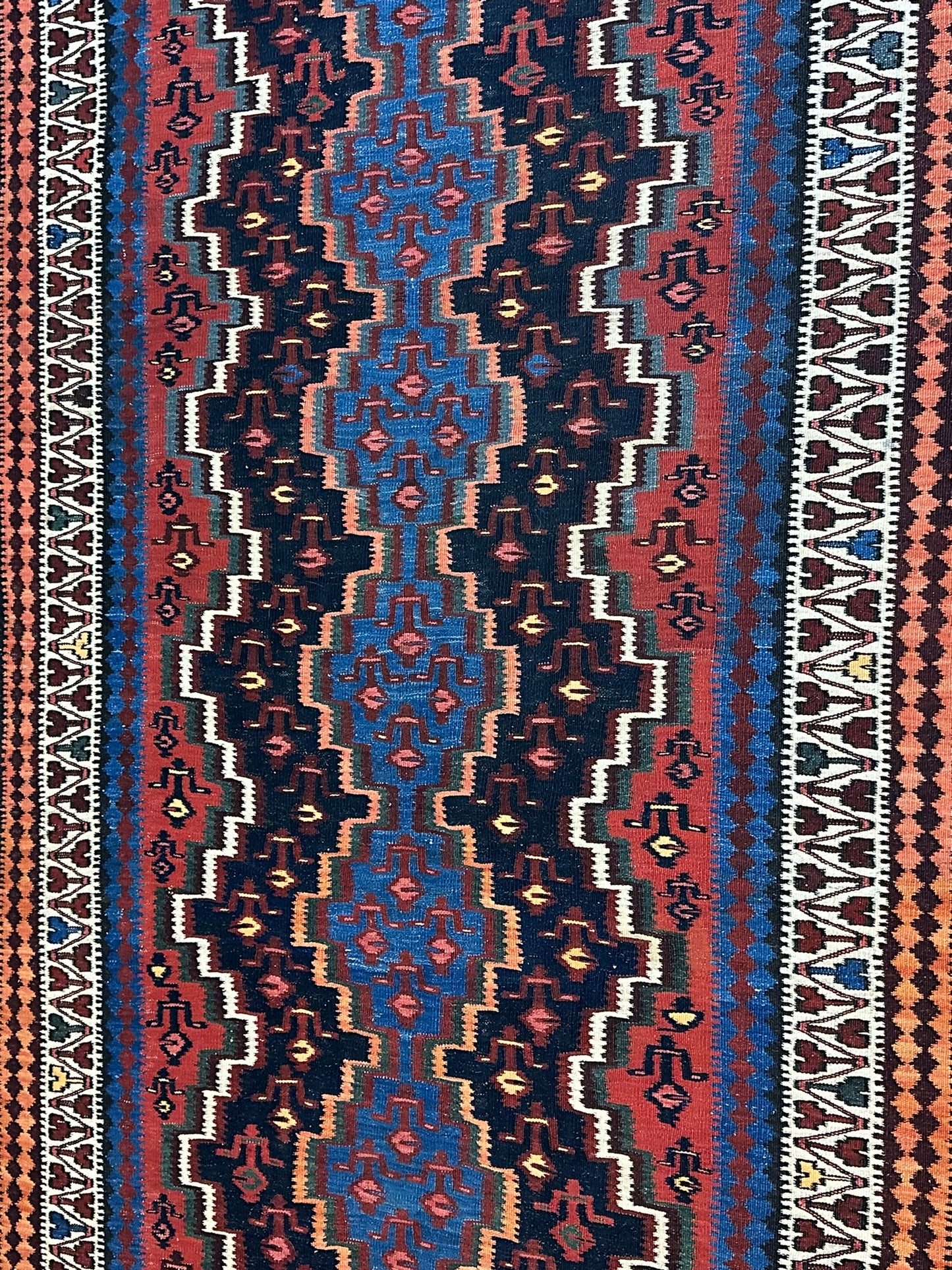 Orientteppich handgeknüpft 387x124 cm Kelim Sumack Antik