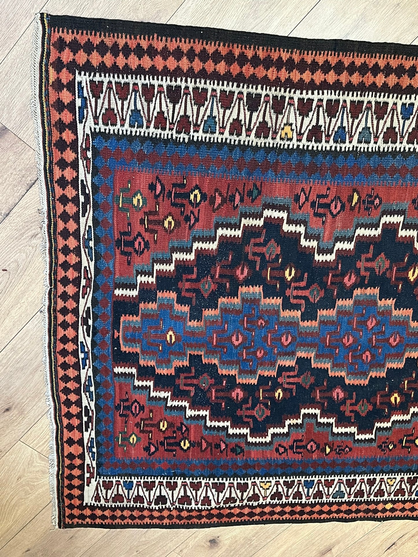 Orientteppich handgeknüpft 387x124 cm Kelim Sumack Antik