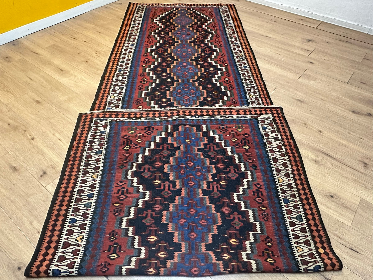 Orientteppich handgeknüpft 387x124 cm Kelim Sumack Antik