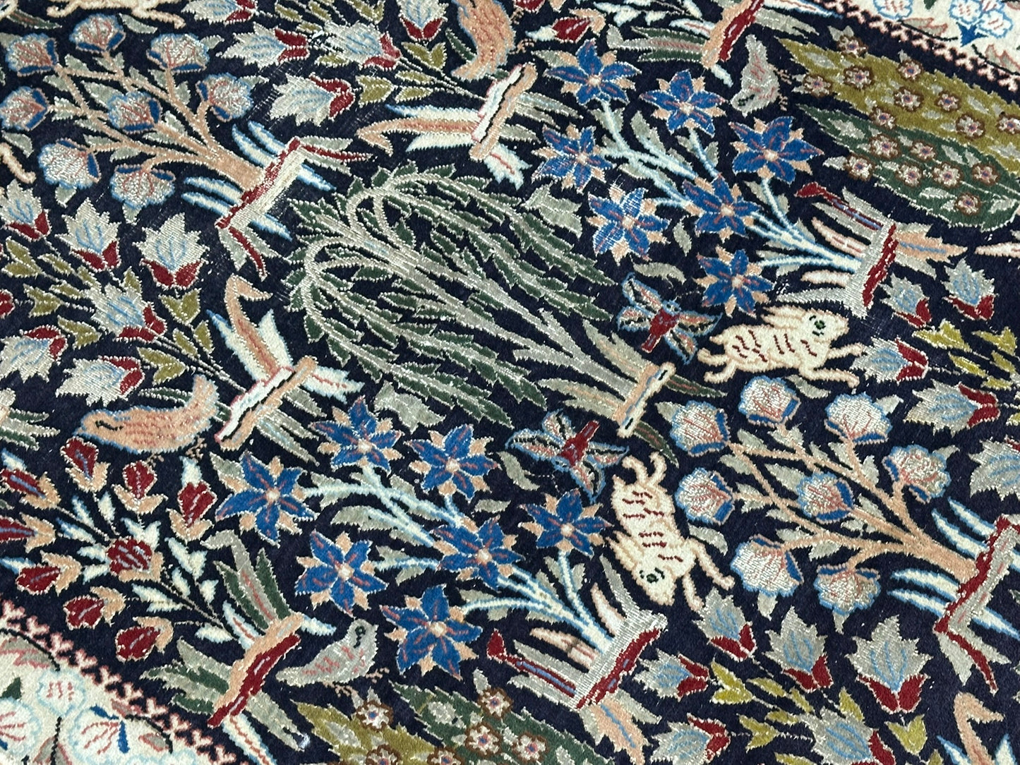 Orientteppich handgeknüpft Seide Lebensbaum Tiermotiv 126x87 cm