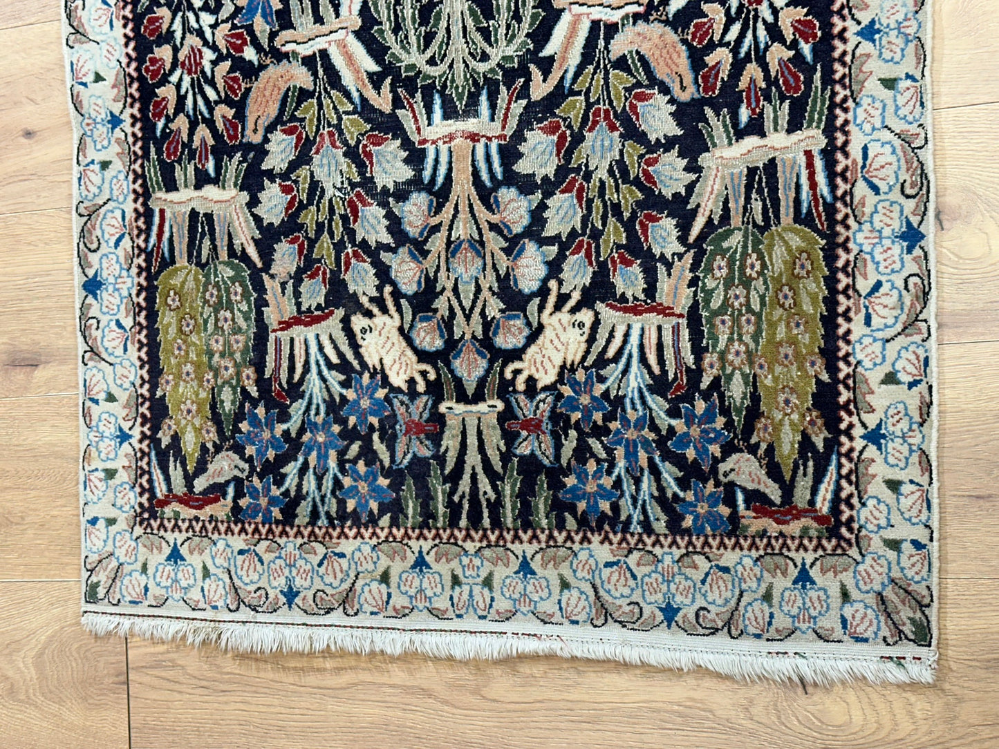 Orientteppich handgeknüpft Seide Lebensbaum Tiermotiv 126x87 cm