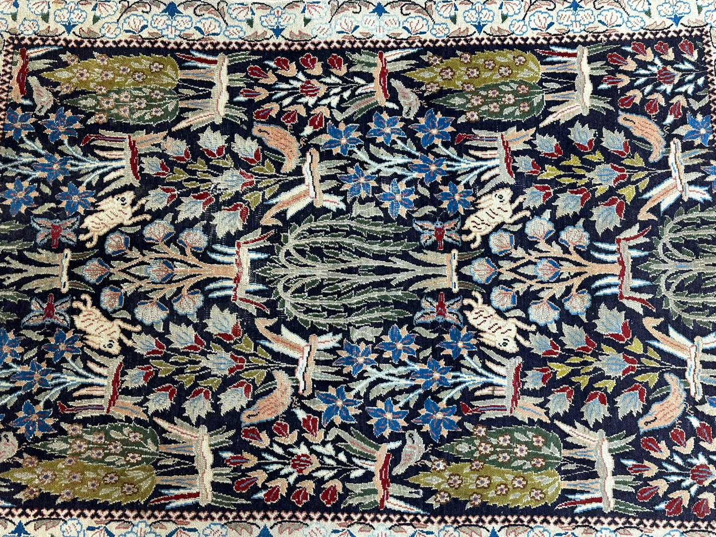 Orientteppich handgeknüpft Seide Lebensbaum Tiermotiv 126x87 cm
