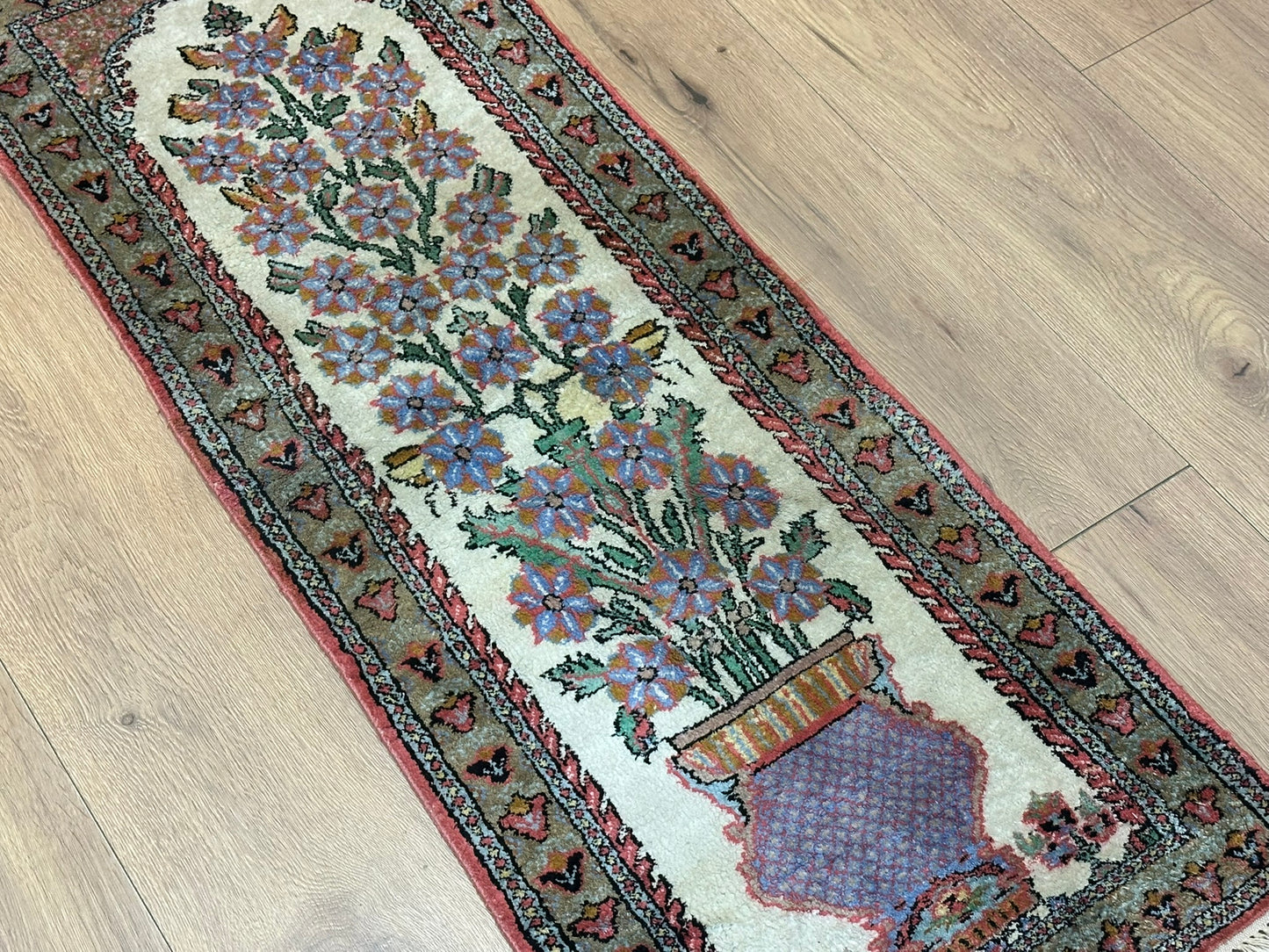 Orientteppich handgeknüpft 123x48 cm Ghom Seide