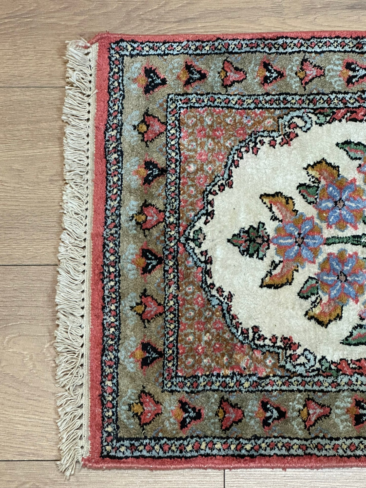 Orientteppich handgeknüpft 123x48 cm Ghom Seide