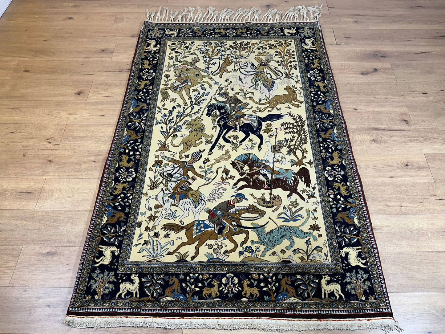 Orientteppich handgeknüpft Ghom Jagdmotiv Korkwolle Semi-Antik 213x142 cm