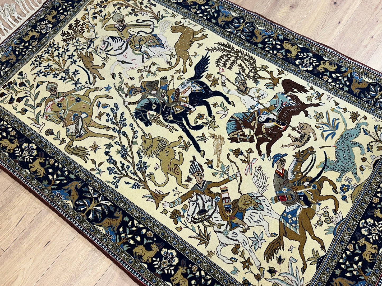 Orientteppich handgeknüpft Ghom Jagdmotiv Korkwolle Semi-Antik 213x142 cm