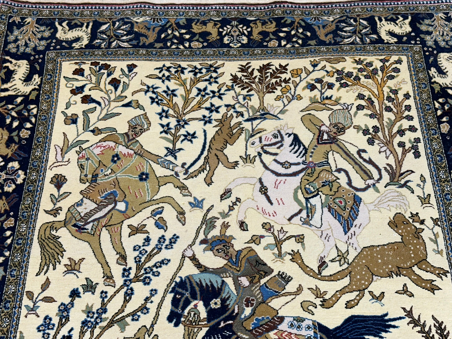 Orientteppich handgeknüpft Ghom Jagdmotiv Korkwolle Semi-Antik 213x142 cm