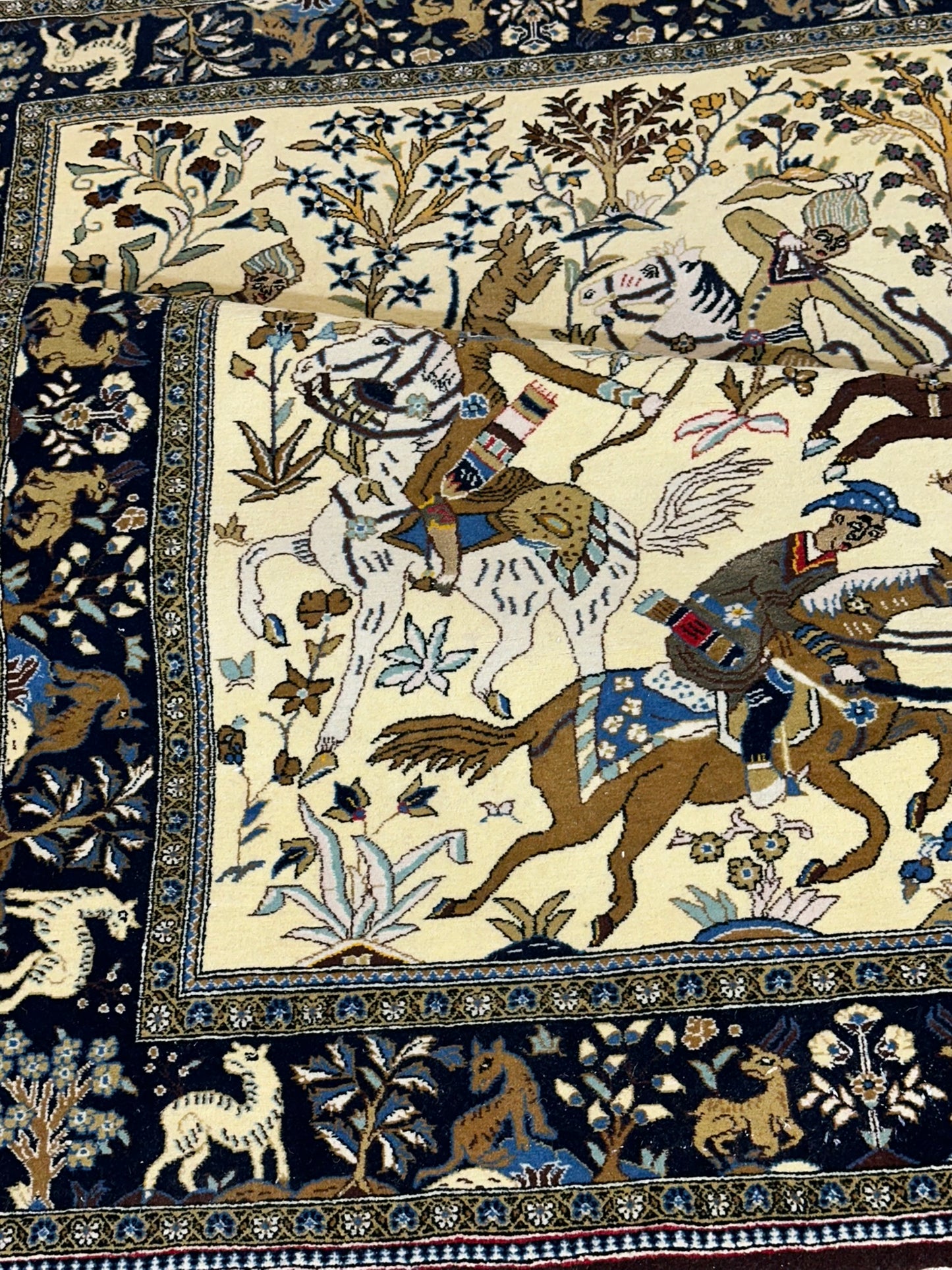 Orientteppich handgeknüpft Ghom Jagdmotiv Korkwolle Semi-Antik 213x142 cm