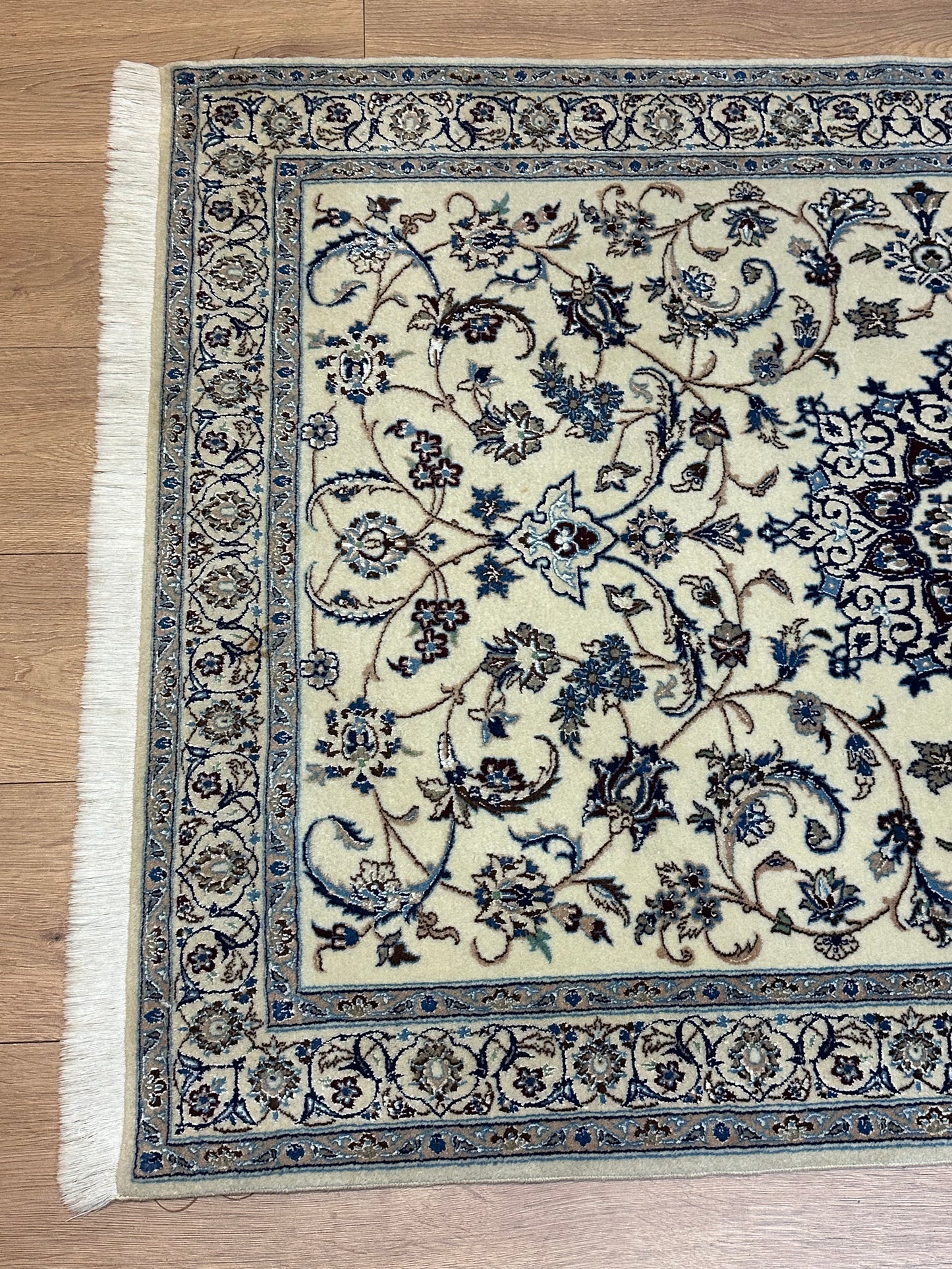 Orientteppich Nain – Handgeknüpft aus Korkwolle &amp; Seide (6La) – 140 x 100 cm