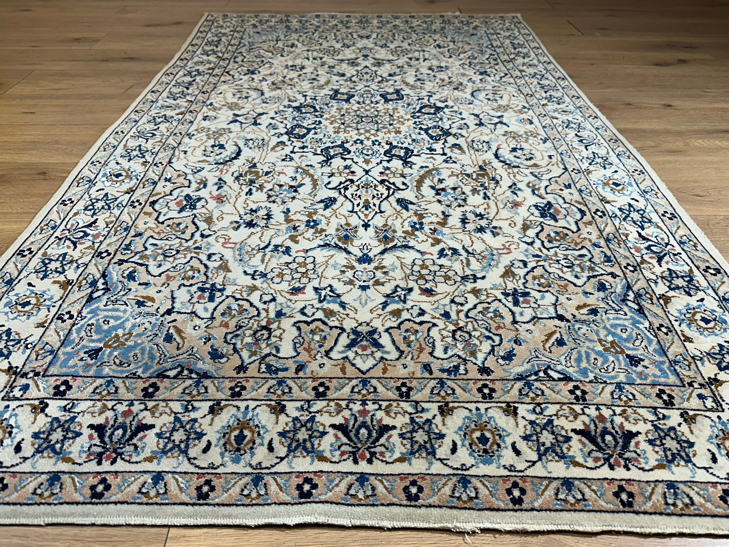Orientteppich handgeknüpft Nain mit Seide 200x115 cm