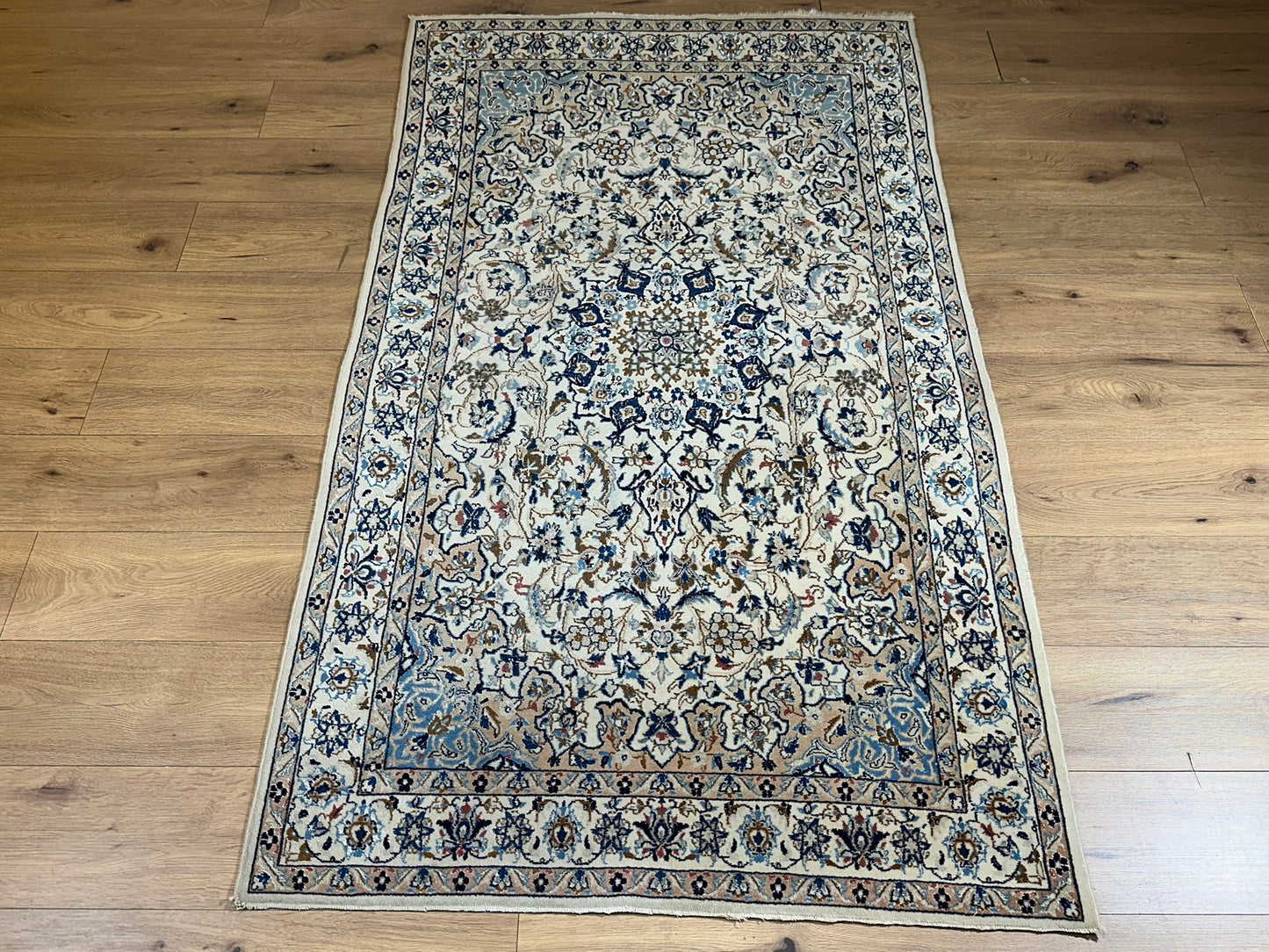 Orientteppich handgeknüpft Nain mit Seide 200x115 cm