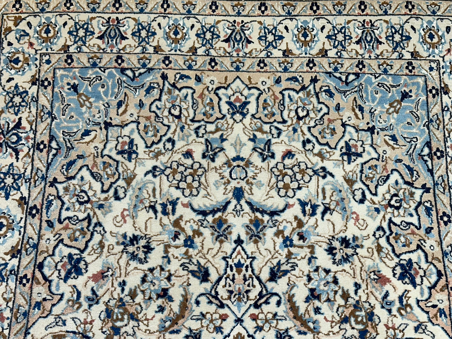 Orientteppich handgeknüpft Nain mit Seide 200x115 cm