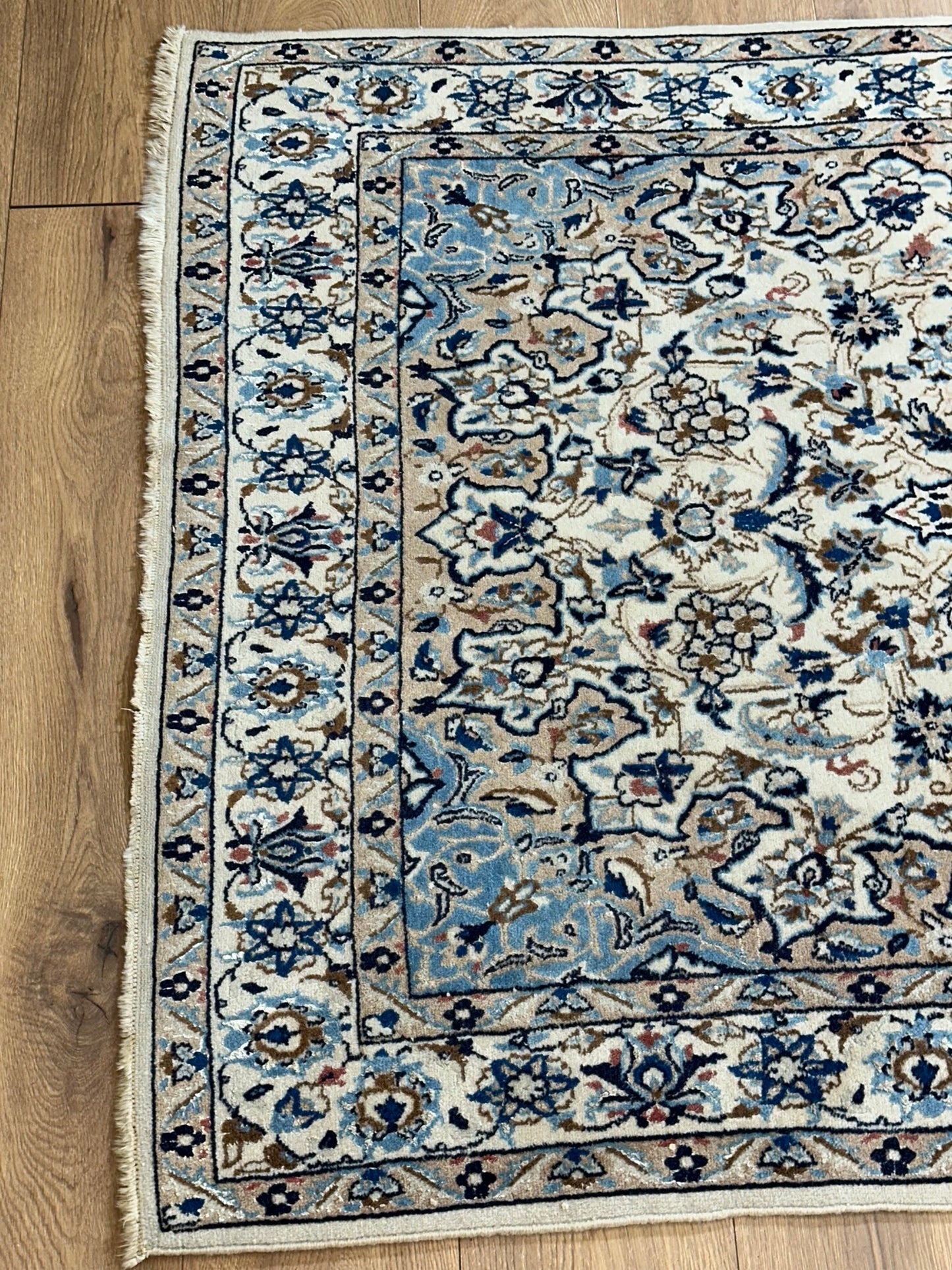 Orientteppich handgeknüpft Nain mit Seide 200x115 cm