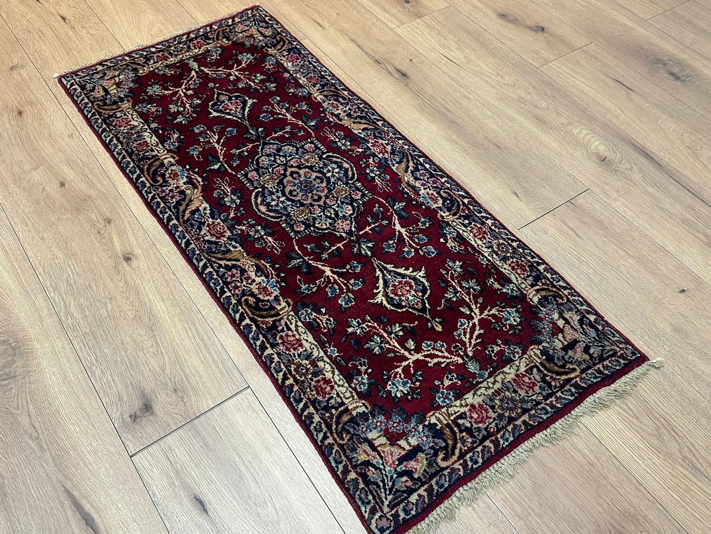 Orientteppich handgeknüpft 121x53 cm Kirman Louvre