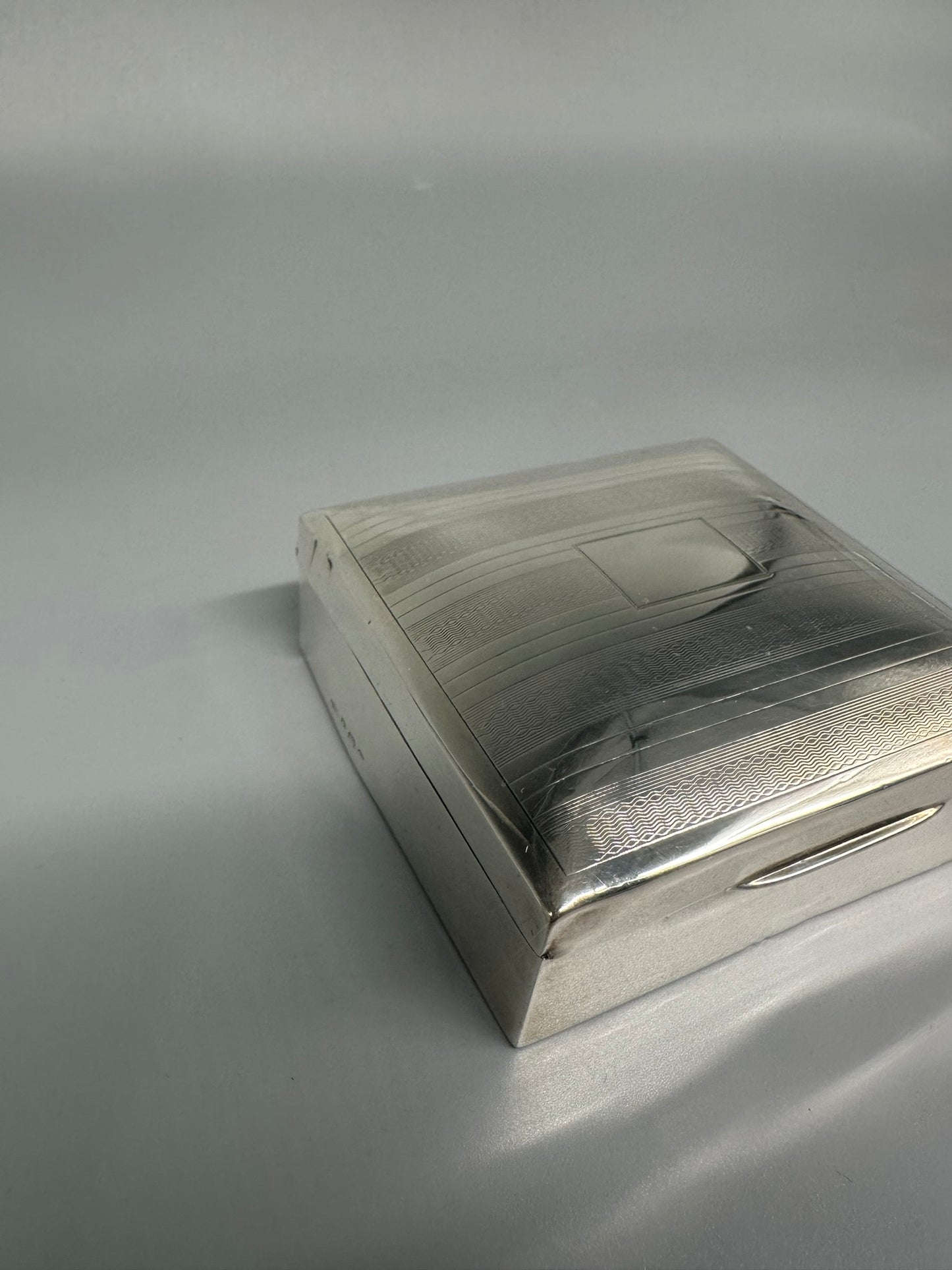 Elegante Zigaretten-Dose aus 925er Sterling Silber mit Goldstaffage