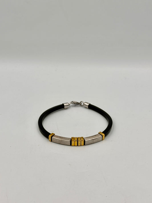 Elegantes Herren Armband in Schwarz mit Gold- und Silberfarbenen Akzenten