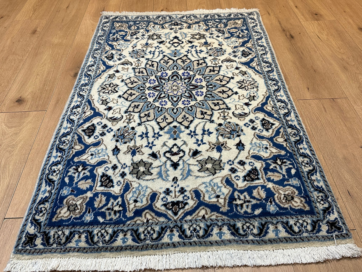 Perser Teppich Nain – Handgeknüpft aus Korkwolle und Seide – 142 x 89 cm