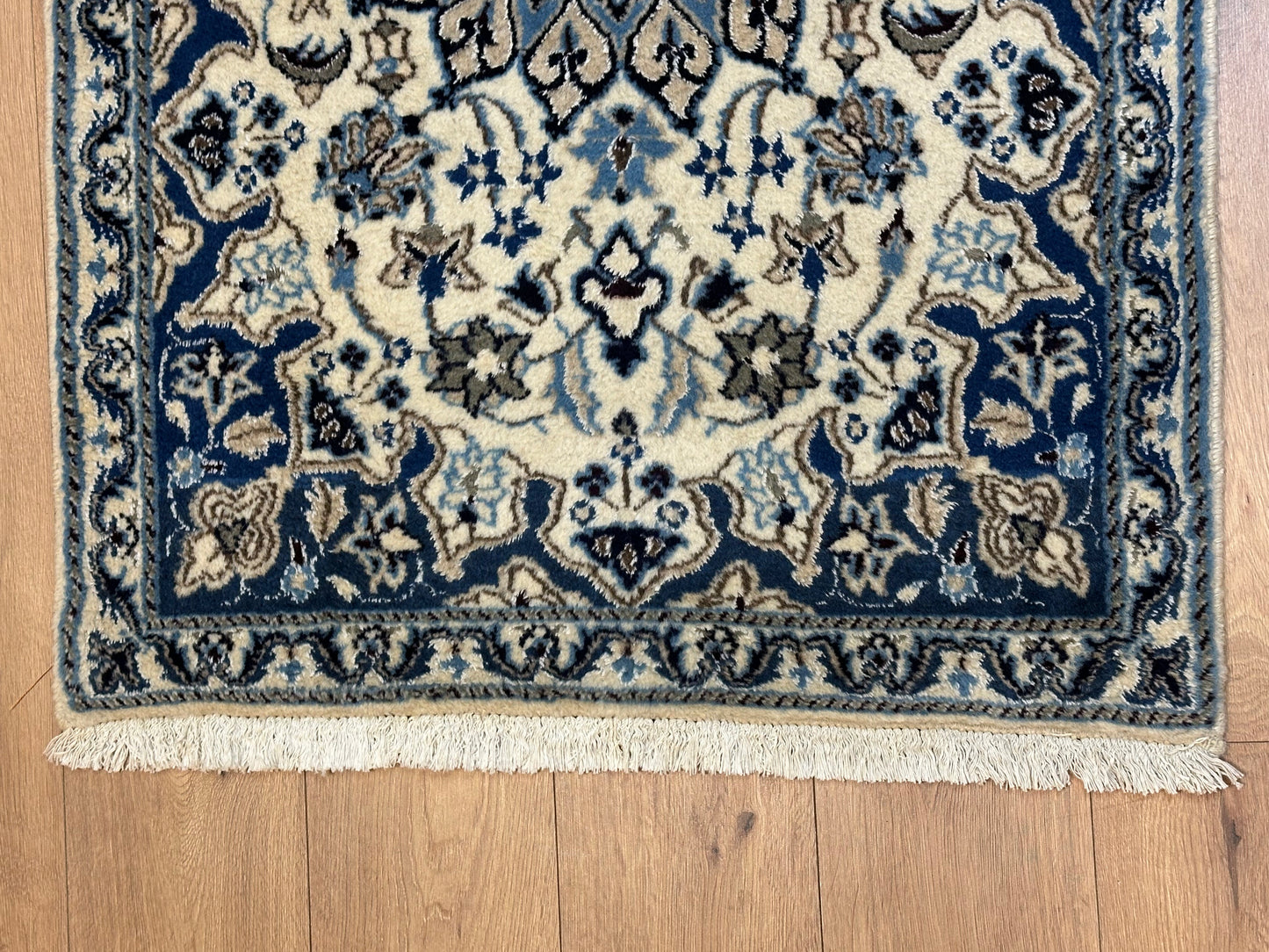 Perser Teppich Nain – Handgeknüpft aus Korkwolle und Seide – 142 x 89 cm