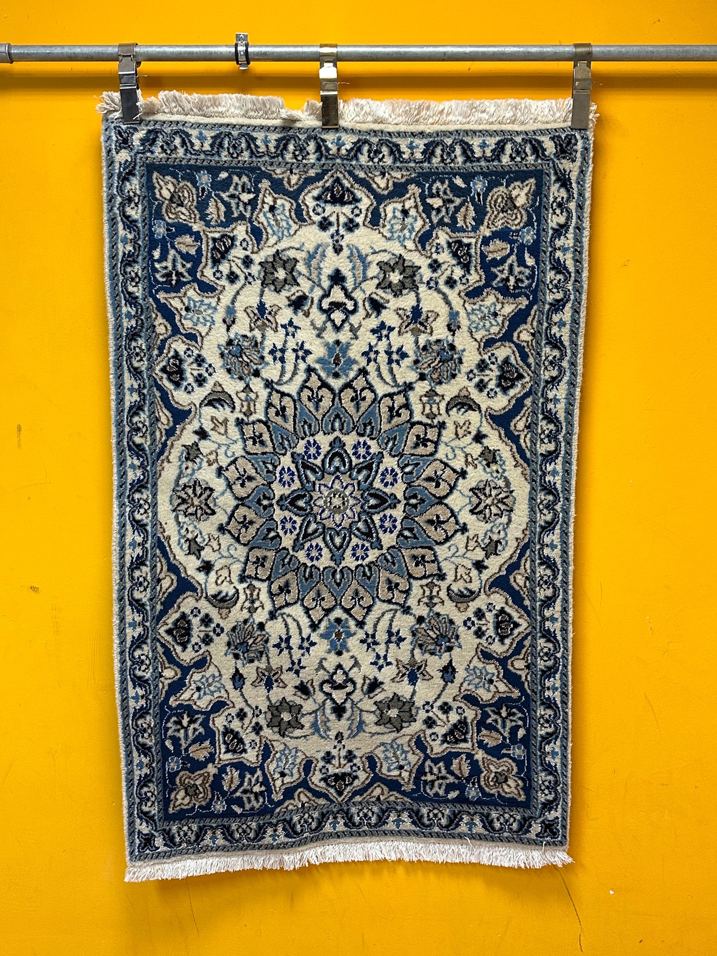 Perser Teppich Nain – Handgeknüpft aus Korkwolle und Seide – 142 x 89 cm
