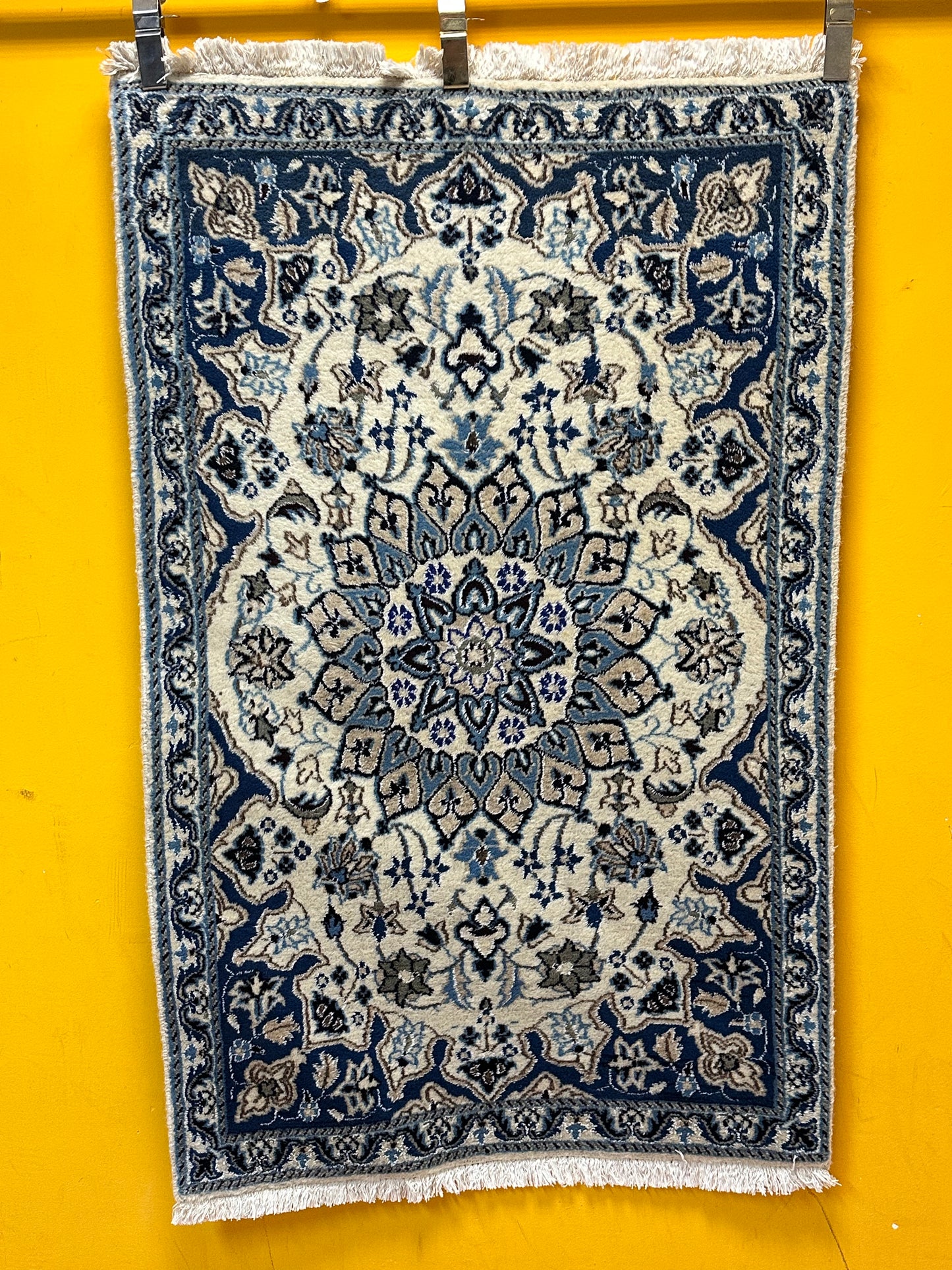 Perser Teppich Nain – Handgeknüpft aus Korkwolle und Seide – 142 x 89 cm