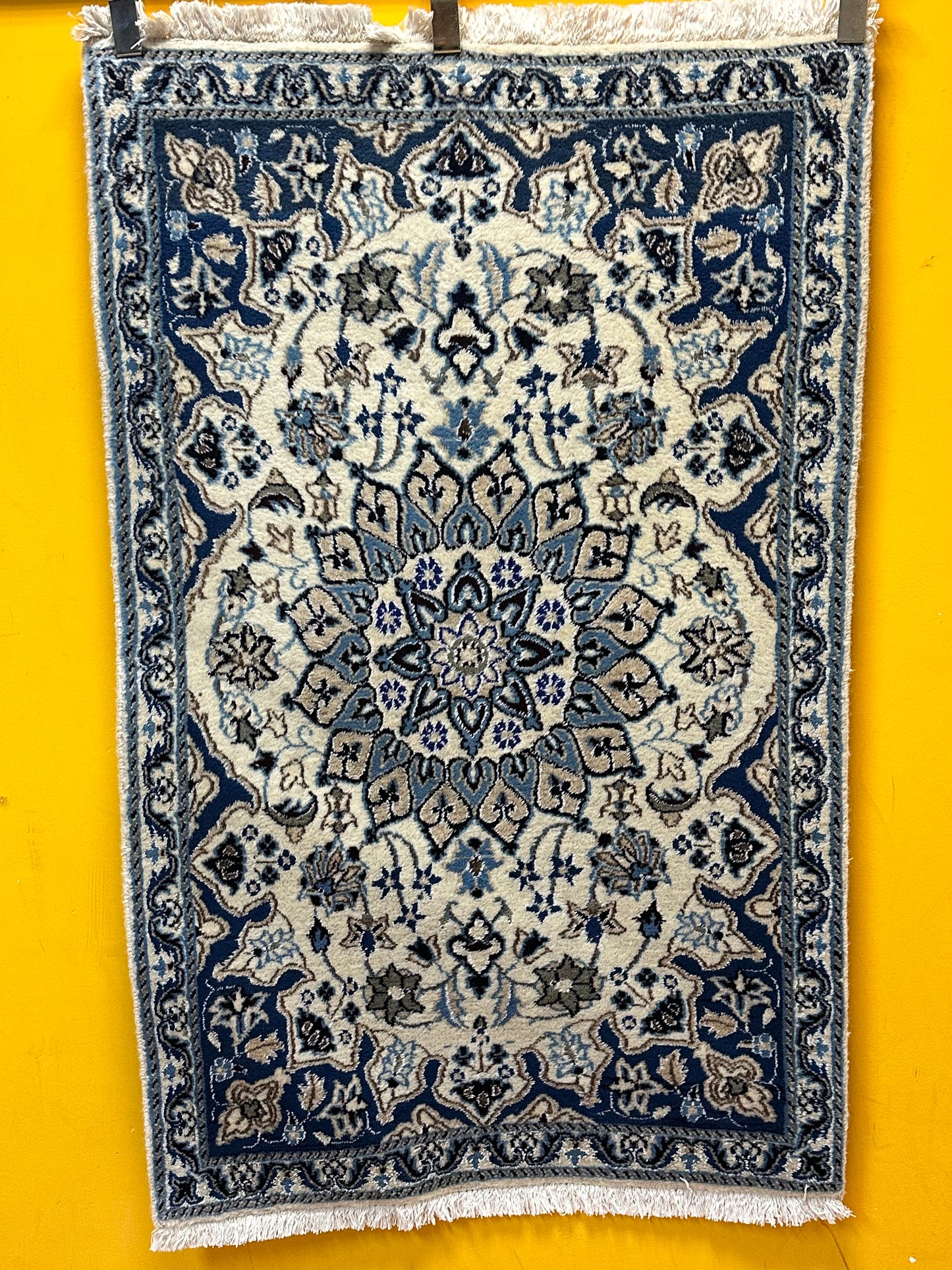 Perser Teppich Nain – Handgeknüpft aus Korkwolle und Seide – 142 x 89 cm