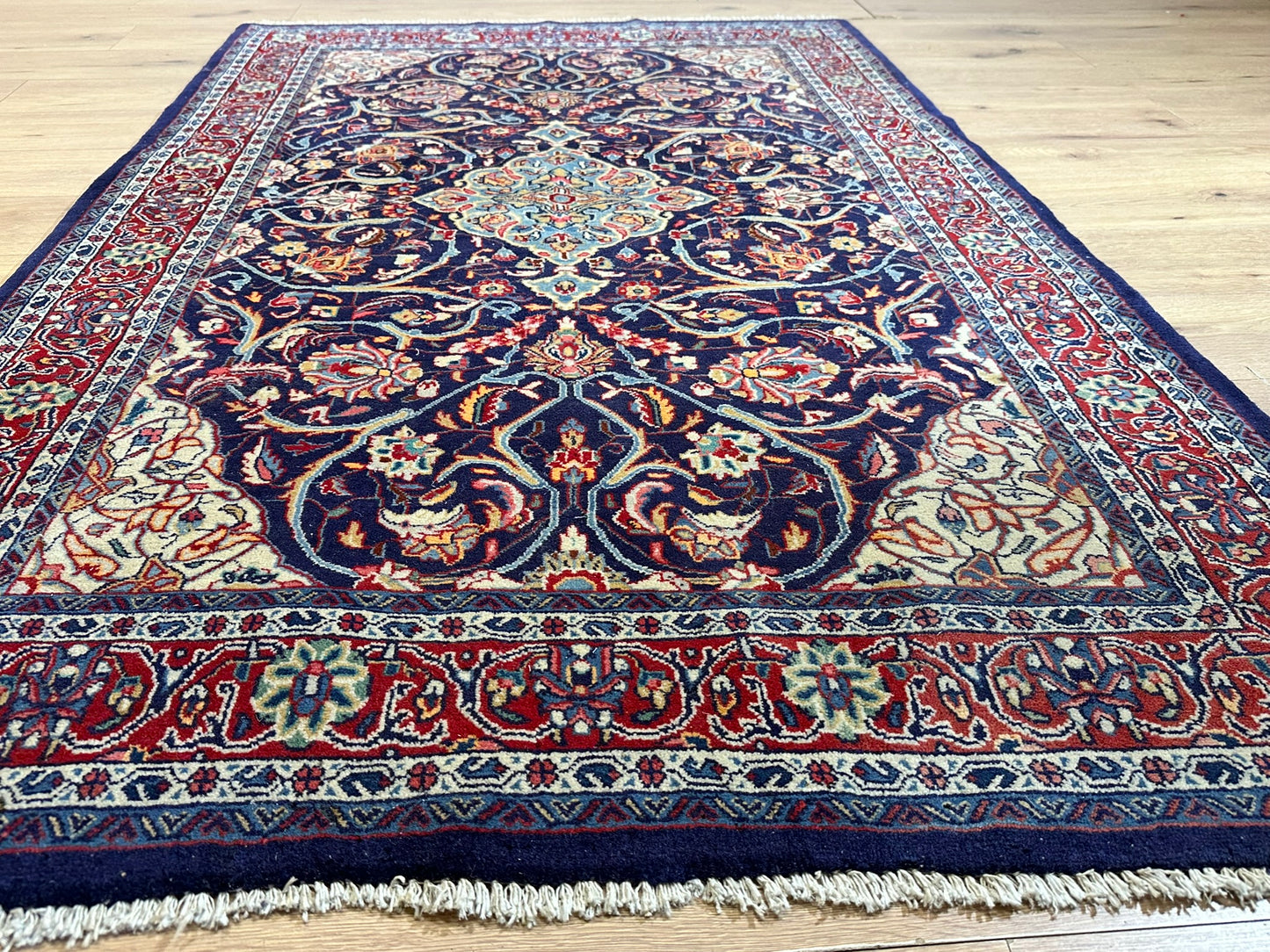 Orientteppich handgeknüpft Sarough Medaillon 200x135 cm