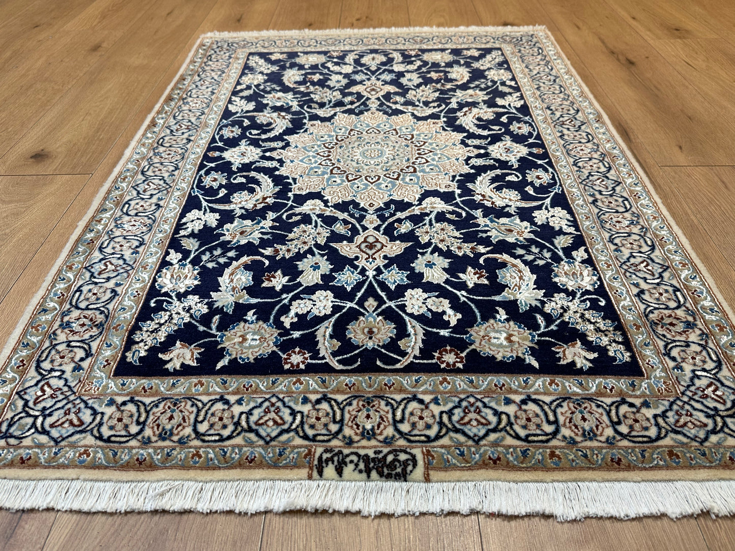 Perser Teppich Nain – Handgeknüpft aus Korkwolle &amp; Seide – 134 x 90 cm