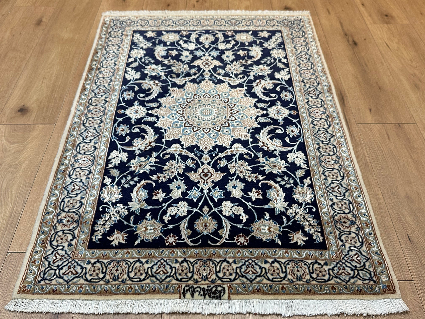 Perser Teppich Nain – Handgeknüpft aus Korkwolle &amp; Seide – 134 x 90 cm