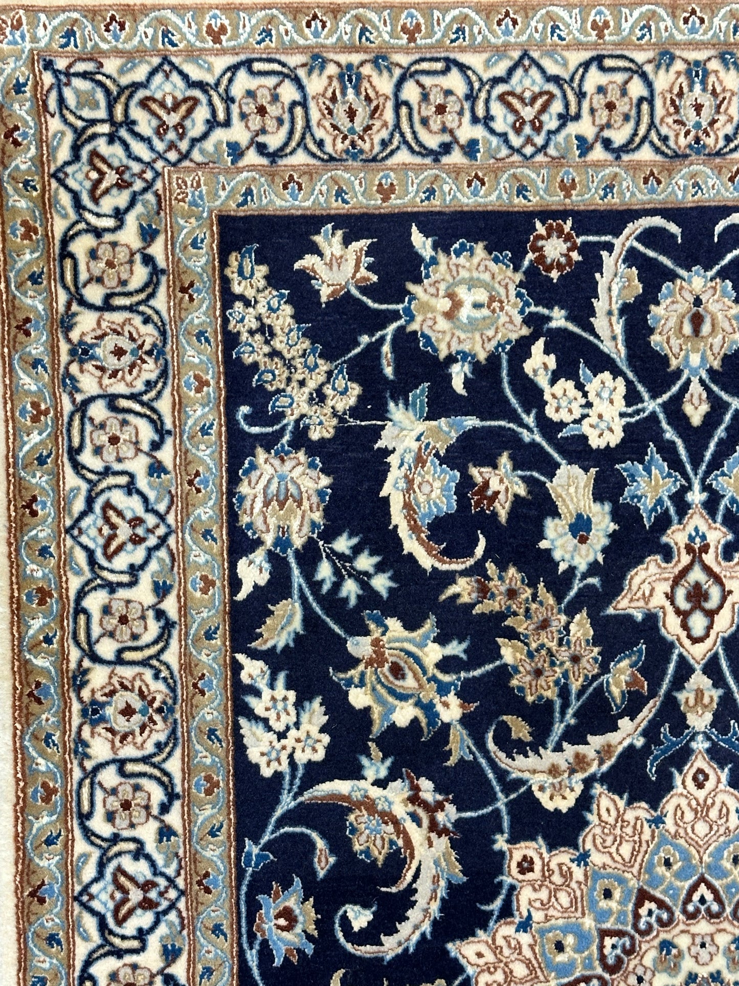 Perser Teppich Nain – Handgeknüpft aus Korkwolle &amp; Seide – 134 x 90 cm