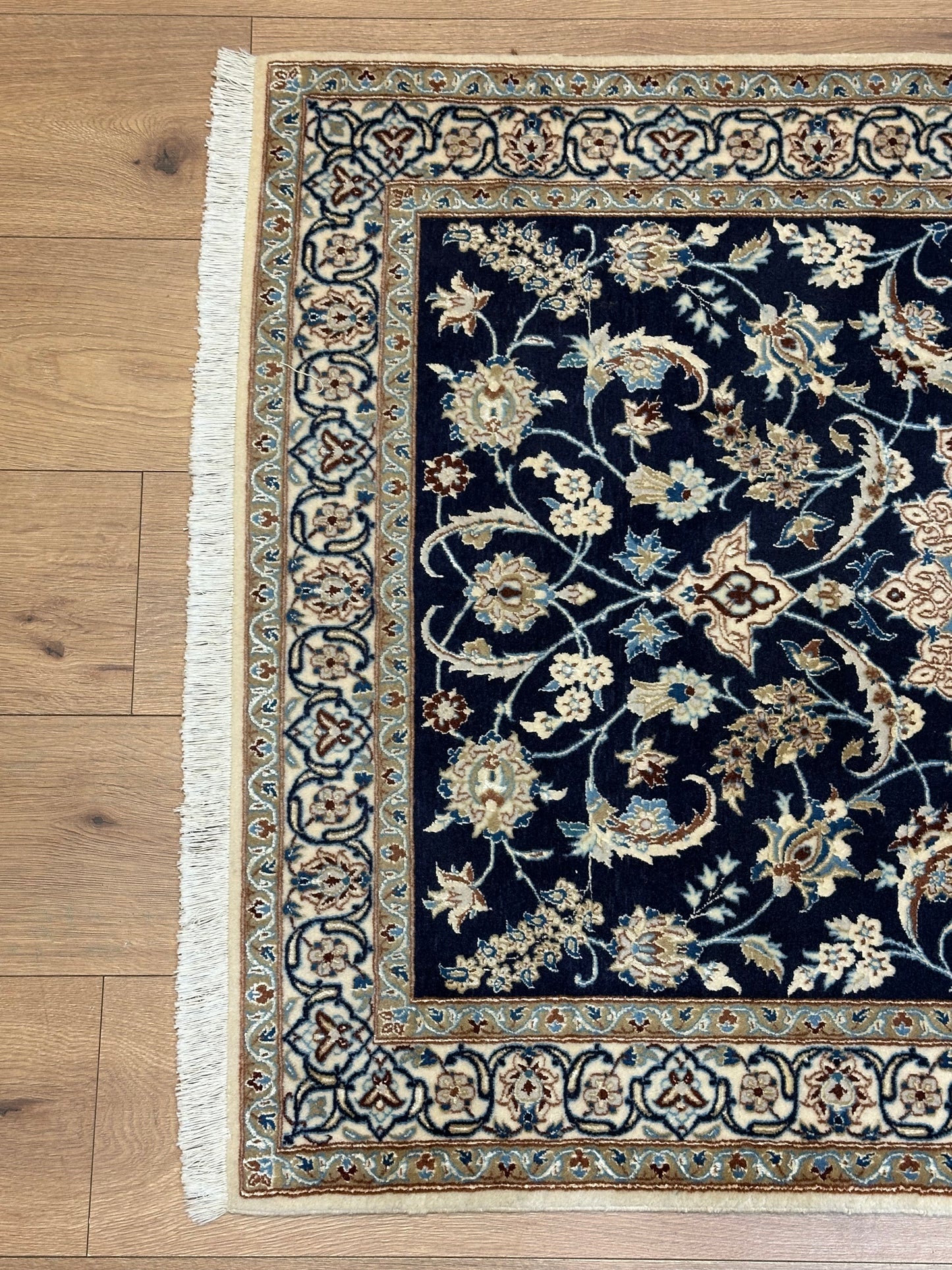 Perser Teppich Nain – Handgeknüpft aus Korkwolle &amp; Seide – 134 x 90 cm