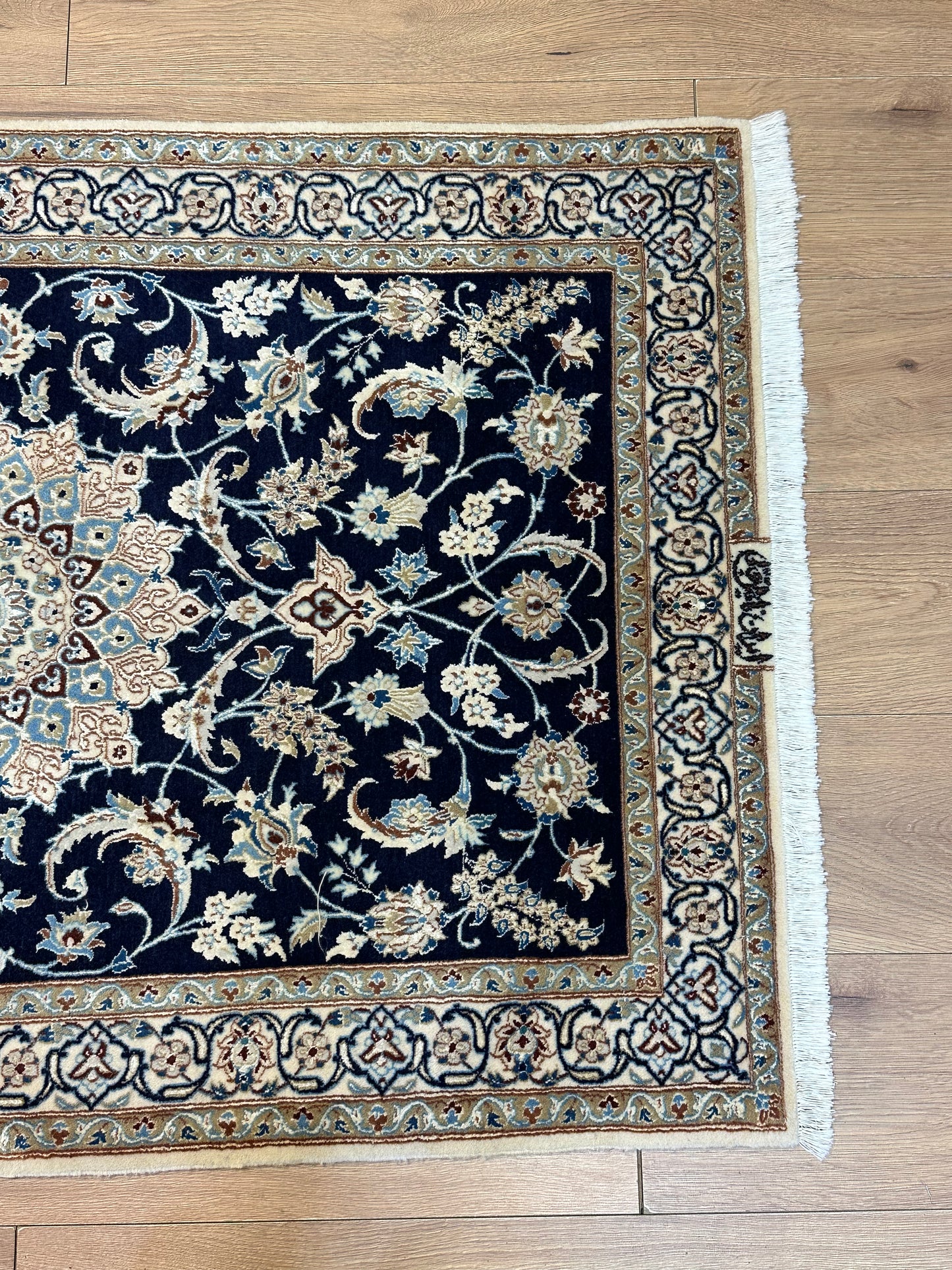 Perser Teppich Nain – Handgeknüpft aus Korkwolle &amp; Seide – 134 x 90 cm