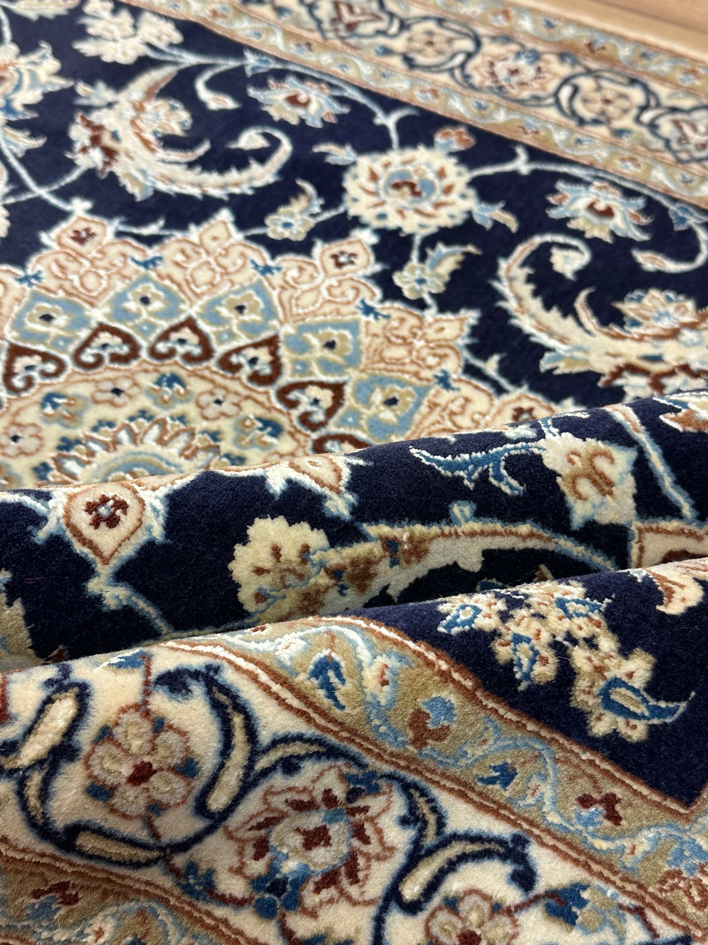 Perser Teppich Nain – Handgeknüpft aus Korkwolle &amp; Seide – 134 x 90 cm