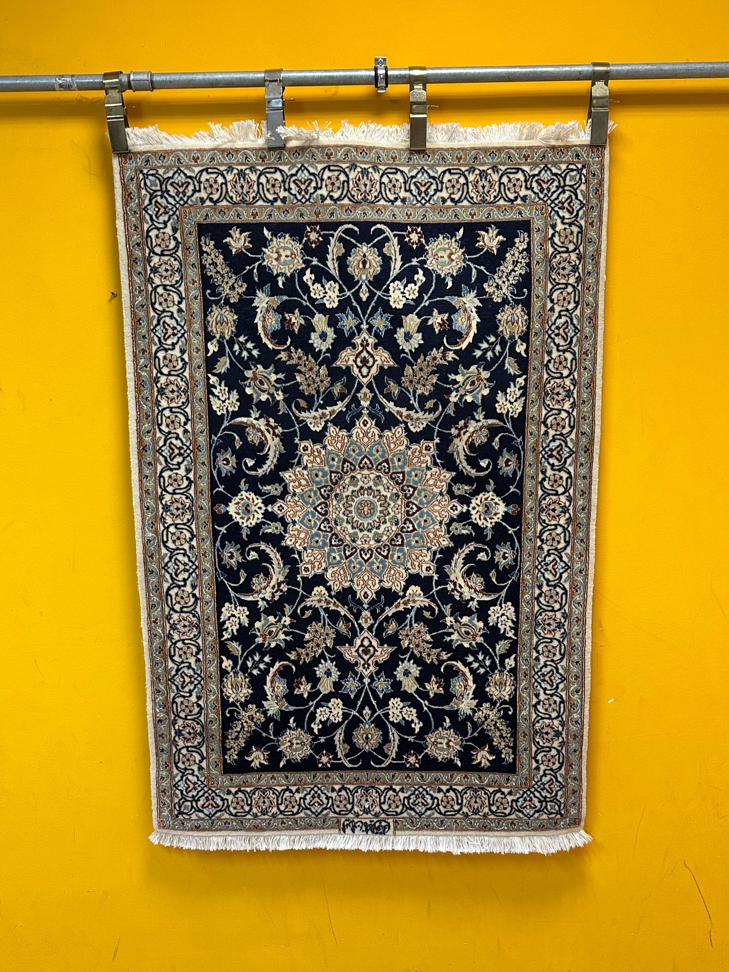 Perser Teppich Nain – Handgeknüpft aus Korkwolle &amp; Seide – 134 x 90 cm