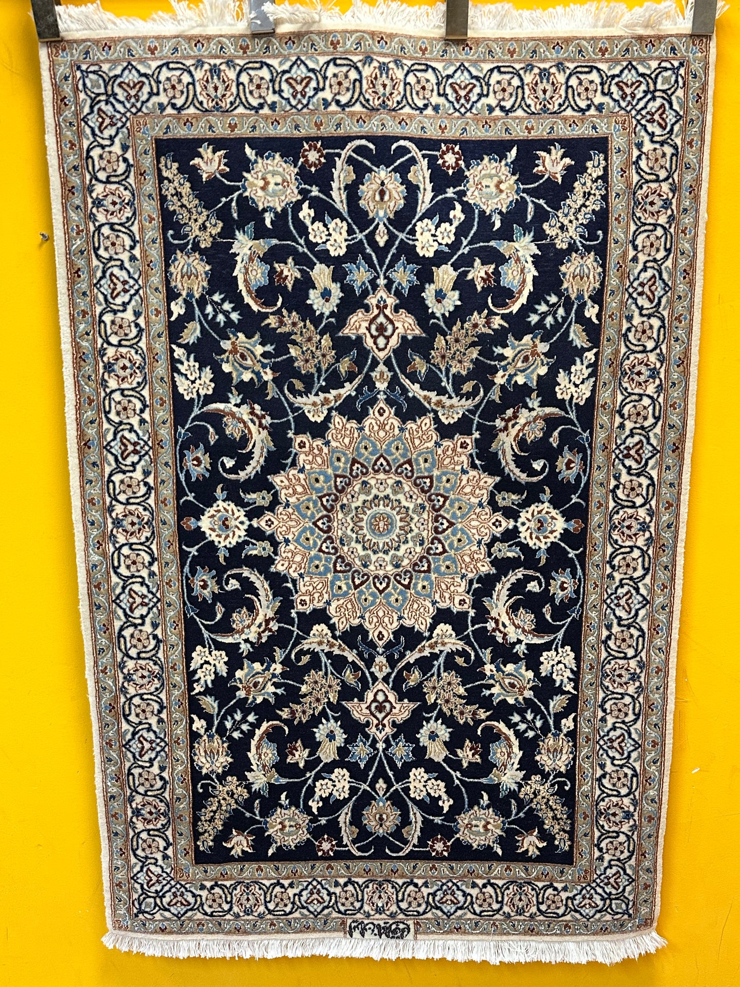 Perser Teppich Nain – Handgeknüpft aus Korkwolle &amp; Seide – 134 x 90 cm