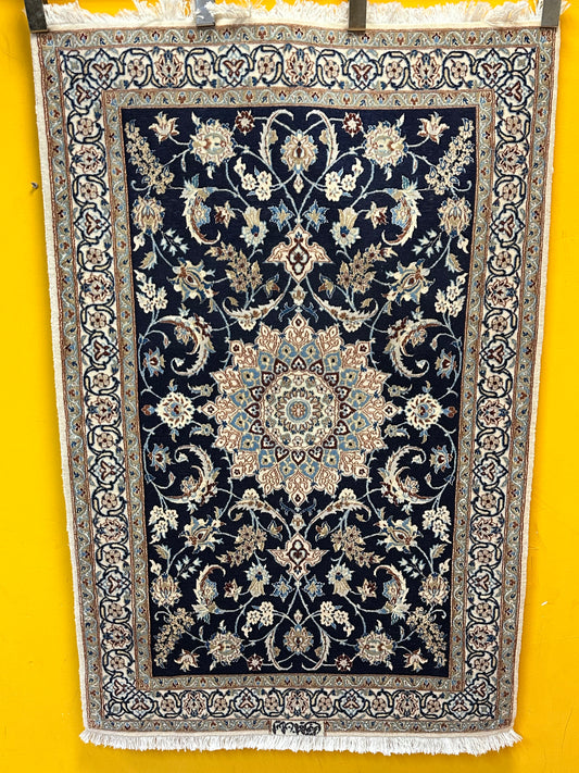 Perser Teppich Nain – Handgeknüpft aus Korkwolle &amp; Seide – 134 x 90 cm