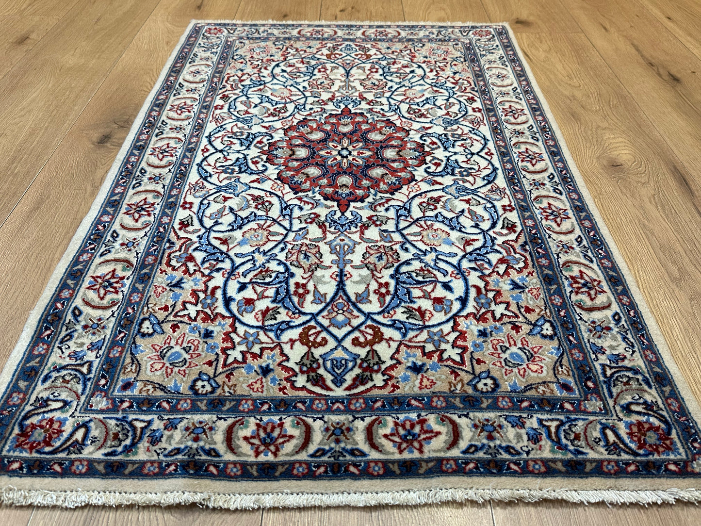 Perser Teppich Isfahan – Handgeknüpft aus Witseide – 116 x 69 cm