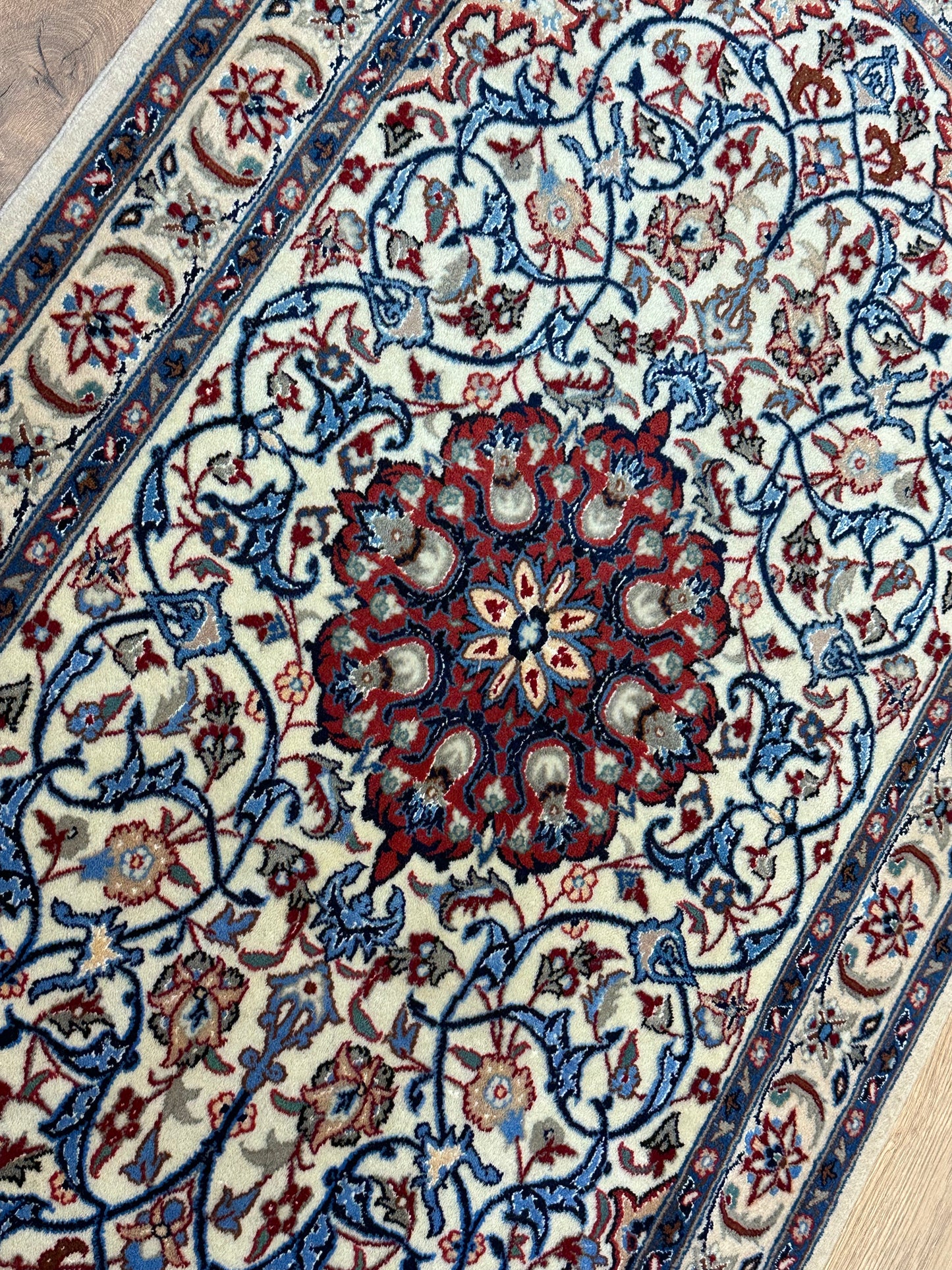 Perser Teppich Isfahan – Handgeknüpft aus Witseide – 116 x 69 cm