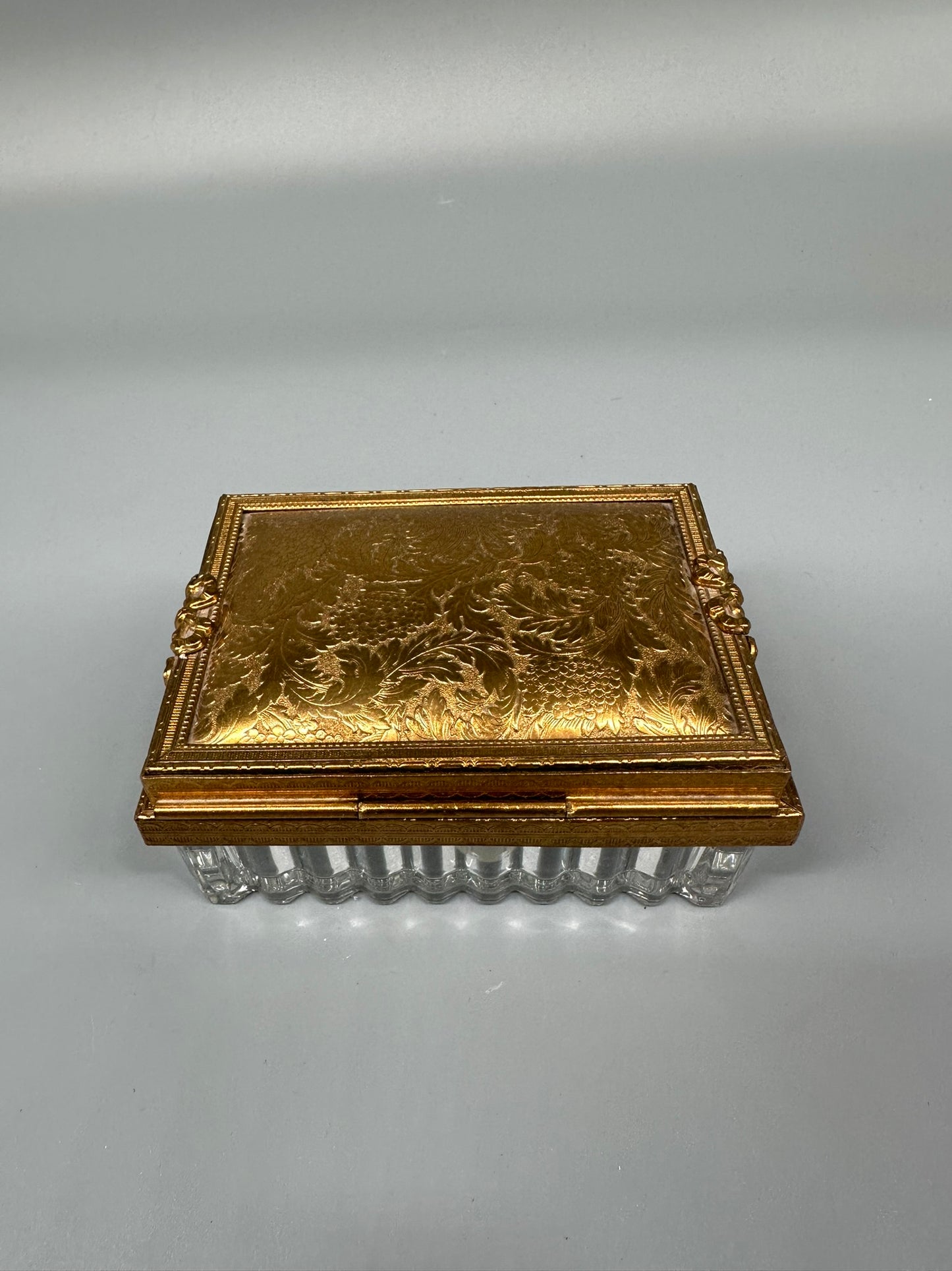 Französische Schmuckdose aus Bronze und Kristall aus Dem 19 JH