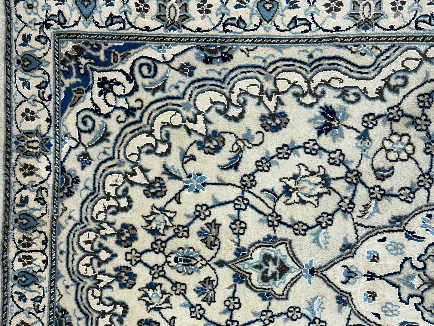Orientteppich handgeknüpft Nain mit Seide 207x120 cm