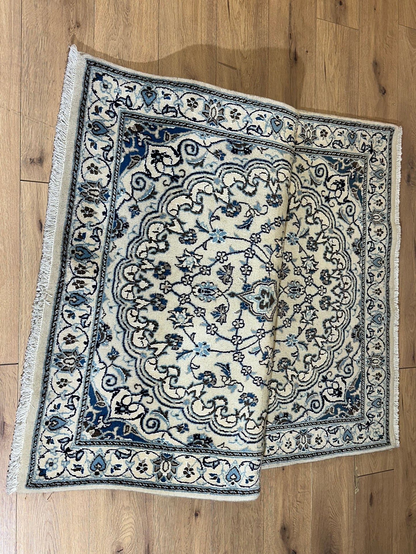 Orientteppich handgeknüpft Nain mit Seide 207x120 cm