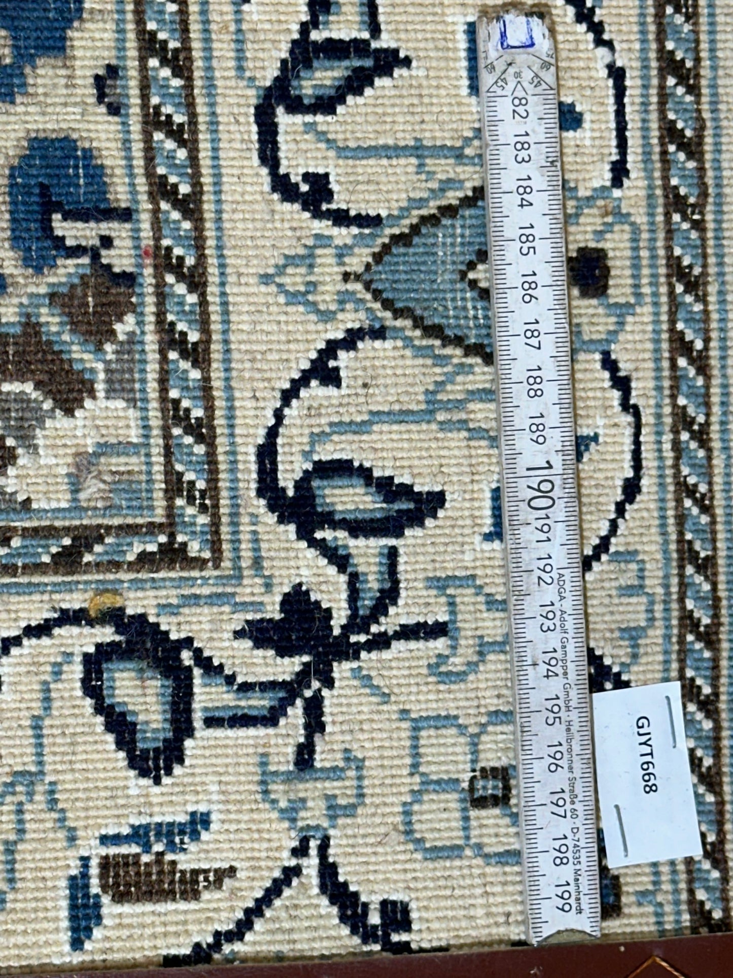 Orientteppich handgeknüpft Nain mit Seide 207x120 cm