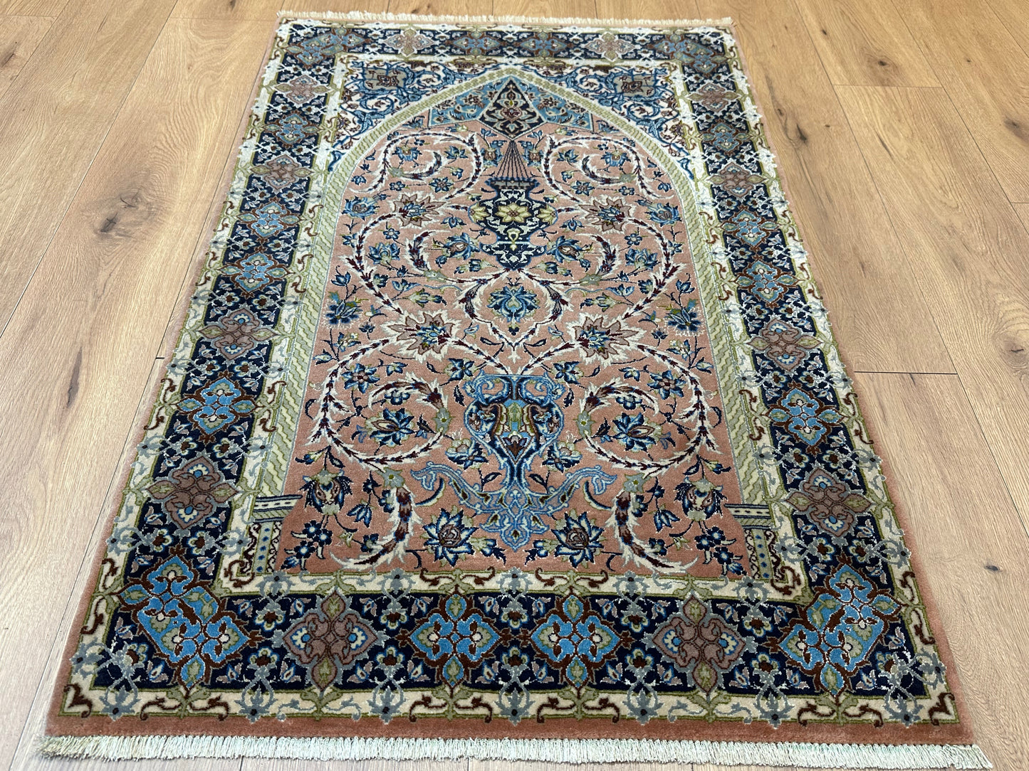 Perser Teppich Isfahan Handgeknüpft aus Korkwolle Seide auf Seide 126x82